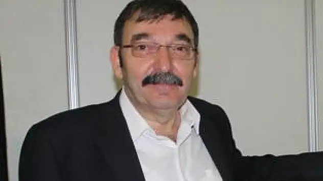 Kolat, Üniversite'deki görevinden istifa etti