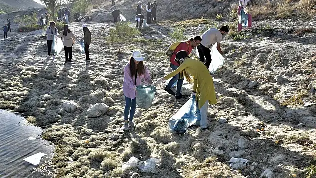 Karatay'ın 'Sıfır Atık' gönüllülerinden çöp ve atık temizliği etkinliği