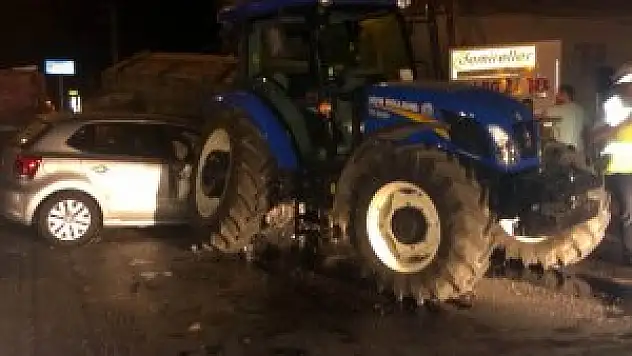 Ereğli'de otomobil ile traktör çarpıştı: 3 yaralı