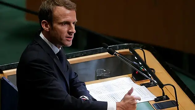 Macron'un katılacağa maçın taraftarına düdük dağıtılacağı gösteri yasaklandı