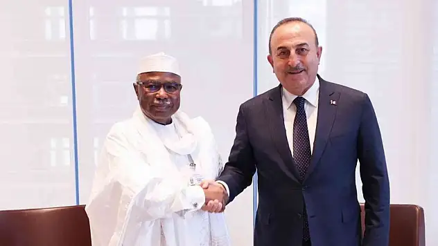 Dışişleri Bakanı Çavuşoğlu, İİT Genel Sekreteri Taha ile görüştü