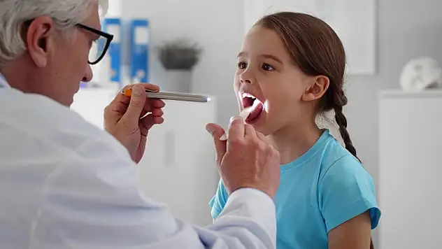 Çocuğun şarkı söylerken zorlanması ses bozukluğuna işaret edebilir