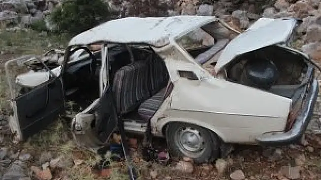 Otomobil uçuruma yuvarlandı! 1 ölü