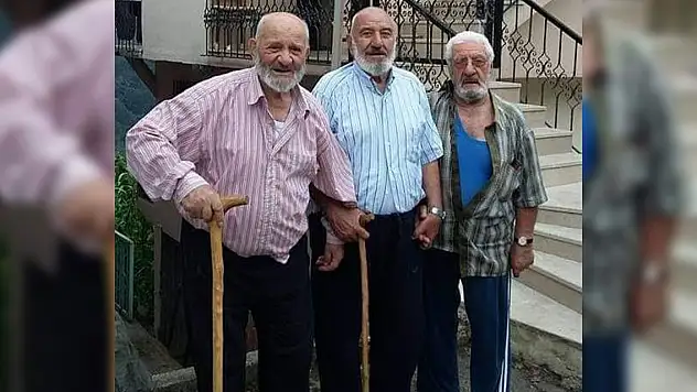 90 yaşlarındaki üç erkek kardeş 23 gün içerisinde vefat etti