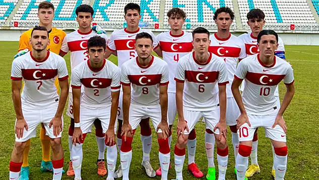 Konyaspor'un kalecisi ilk 11'de başladı