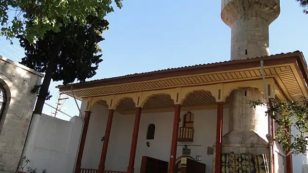 Tarihi camii her yıl ziyaretçi akınına uğruyor