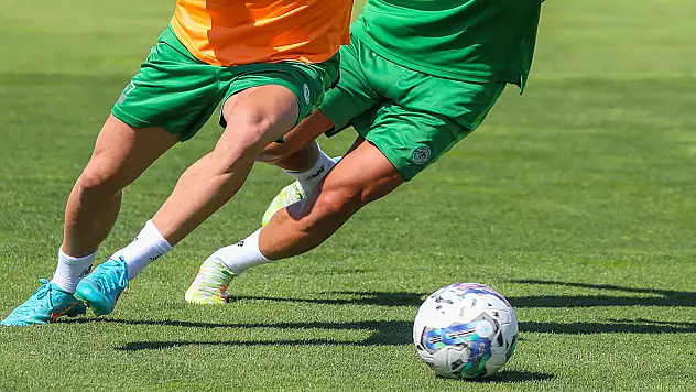Konyaspor'un yıldızı topla çalışmalara başladı