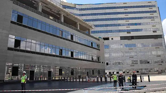 ehir Hastanesi inşaatı yeniden başladı, 6 bin kişiye istihdam sağlayacak