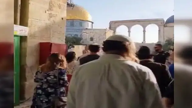 300 fanatik Yahudi'den Mescid-i Aksa'ya baskın