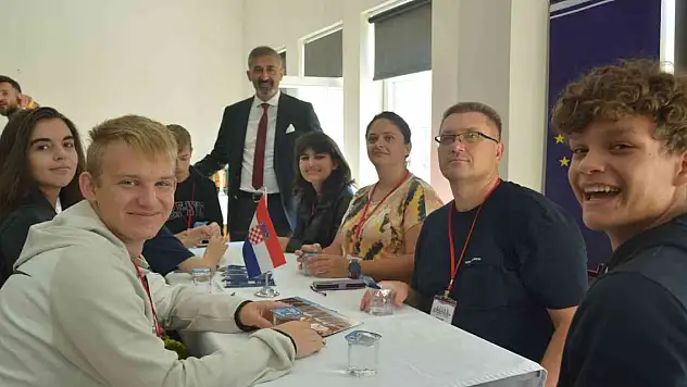 Avrupalı 18 öğrenci, robotik kodlama programı için Türkiye'ye geldi