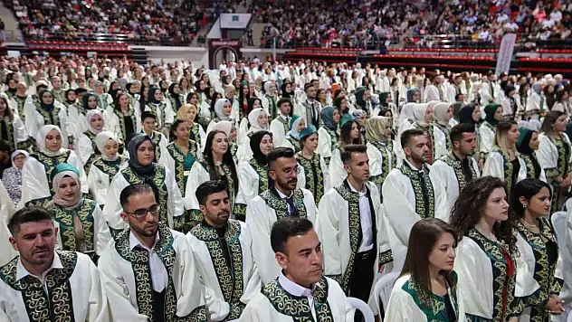 KTO Karatay Üniversitesi 10. mezunlarını verdi
