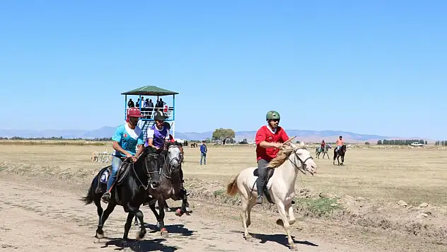 Beyşehir'de At Yarışları heyecanı yaşandı