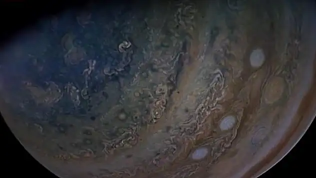 Jüpiter'in 600 bin görüntüden oluşan fotoğrafı paylaşıldı