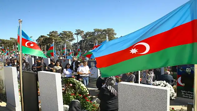2 bin 908 Azerbaycan askerinin şehit olduğu 2. Karabağ Savaşı'nın yıl dönümünde şehitler anıldı