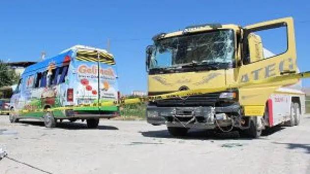 Mazot tankeri kreş servisiyle çarpıştı