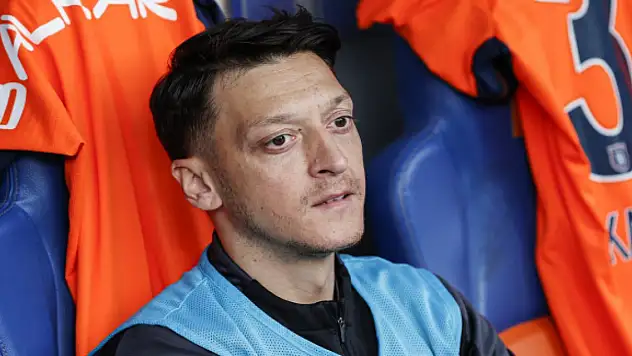 Mesut Özil 3 ay sahalardan uzak kalacak