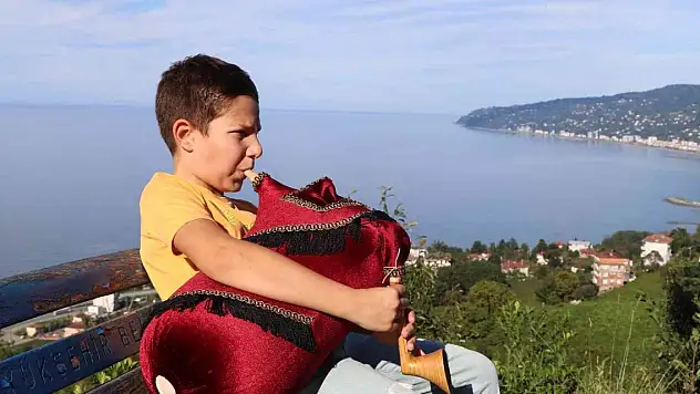 4 yaşında tulumu kendi çabalarıyla çalmaya başladı