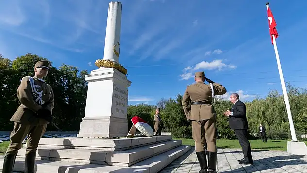 TBMM Başkanı Şentop, Galiçya Cephesi Türk Şehitliği'ni ziyaret etti