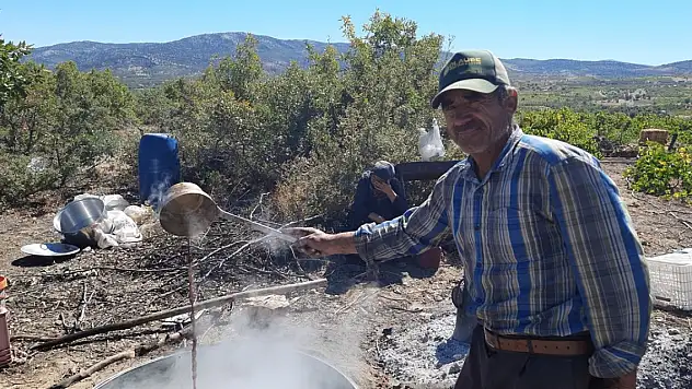 Konya'nın Bozkır ilçesinde pekmezler kaynamaya başladı