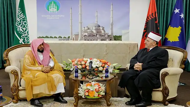 Kabe imamı Dr. Abdullah Awad al-Juheni Kosova'da