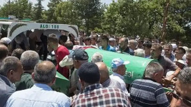 Kuzenler toprağa verildi