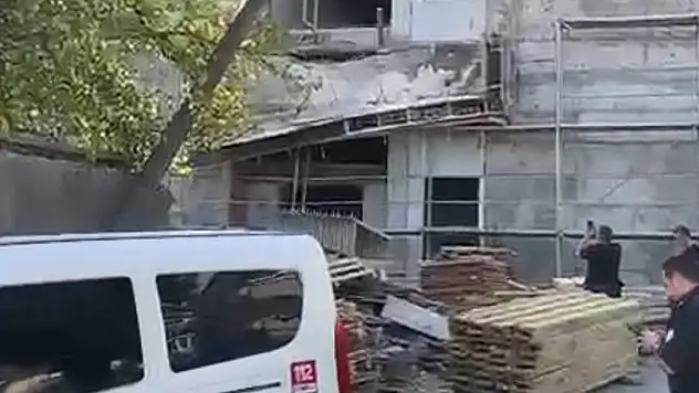 Okul inşaatında korku dolu anlar yaşandı, yaralılar var.