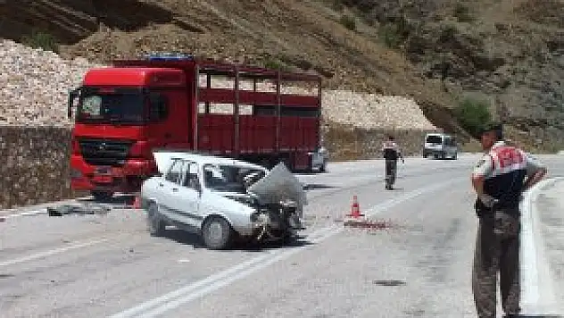 Konya'da kamyonla otomobil çarpıştı: 3 ölü, 3 yaralı