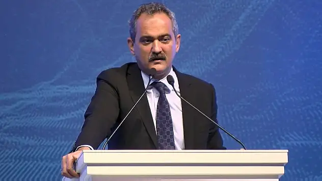 Bakan Özer: Dersliklerin yüzde 90'ı etkileşimli tahta ile buluşacak