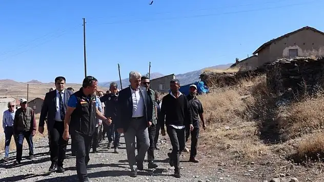 Vali Makas deprem bölgesinde incelemede bulundu