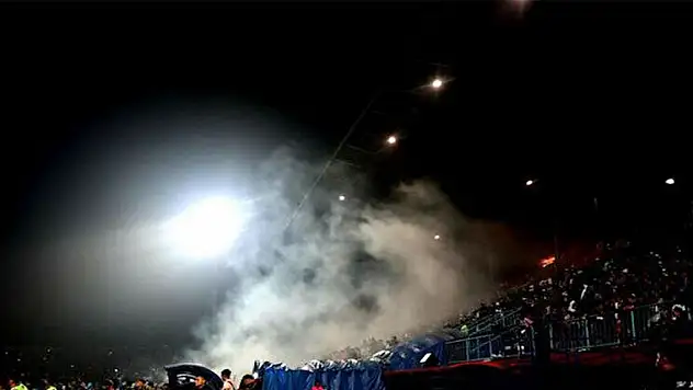 Endonezya Ligi'nde ortalık karıştı: 100'ü aşkın taraftar hayatını kaybetti