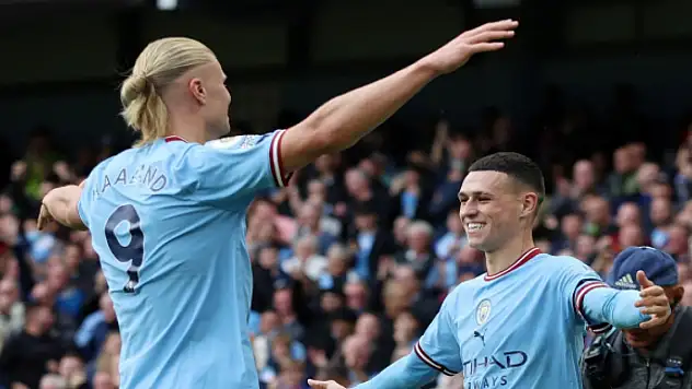 Premier Lig'de 9 gollü tarihi derbiyi Manchester City kazandı