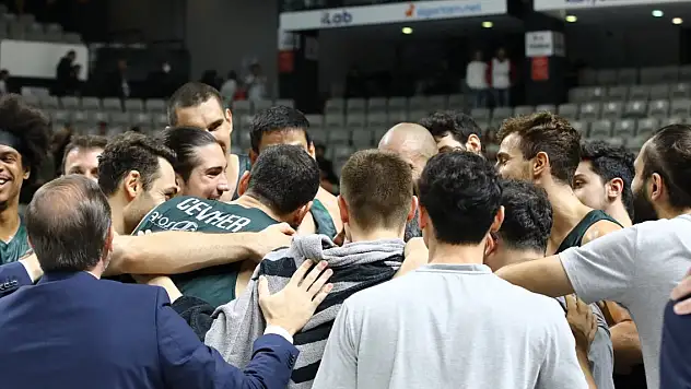 Başkan Özgökçen'den basket takımına tebrik