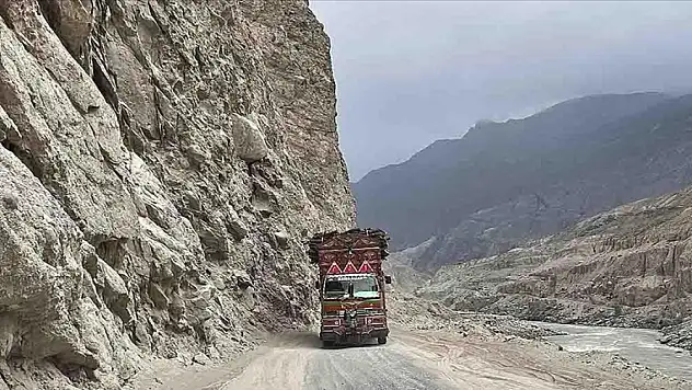 Dünyanın en tehlikeli yolları: Karakurum Geçidi