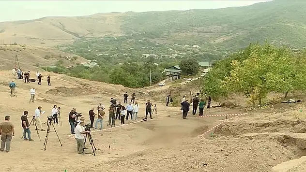 Azerbaycanlı 12 askere ait toplu mezar bulundu