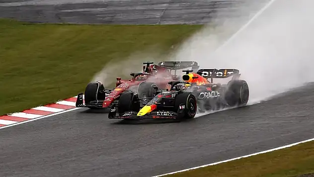 Yağmurda Verstappen kazandı, şampiyonluk hesapları karıştı