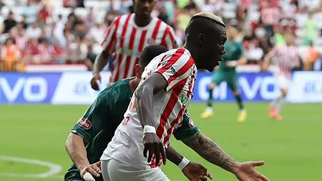 Antalyaspor-Konyaspor maçında sakatlanan Ndao'dan kötü haber