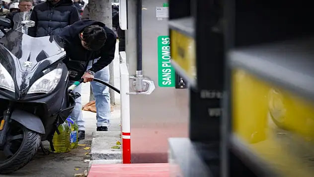 Avrupa'da bu da oldu! Akaryakıt almak için ülke değiştiriyorlar