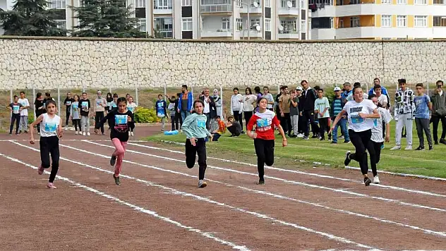 Konya'da Atletizm Yarışmasına yoğun ilgi