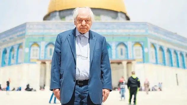 Edebiyat dünyasının dervişi: Nuri Pakdil