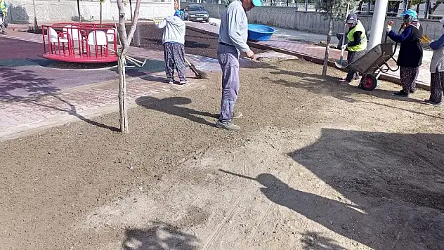 Çumra'da belediye ekipleri tam kadro sahada