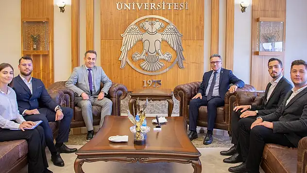 VAKA Topluluğu, Rektör Aksoy'u ziyaret etti