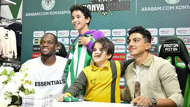 Konyasporlu Uche Ikpeazu ve Soner Dikmen taraftarlarla buluştu