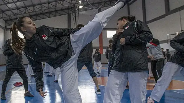 Genç milli karateciler, Konya'daki Dünya Şampiyonası'na hazırlanıyor