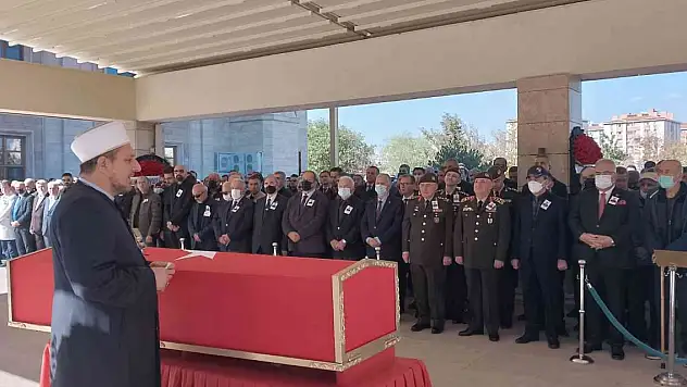 Trafik kazasında hayatını kaybeden Doç. Dr. Peker, son yolculuğuna uğurlandı