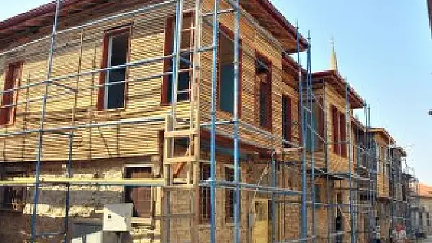 Değirmen Sokağı'nın tarihi dokusu yenileniyor