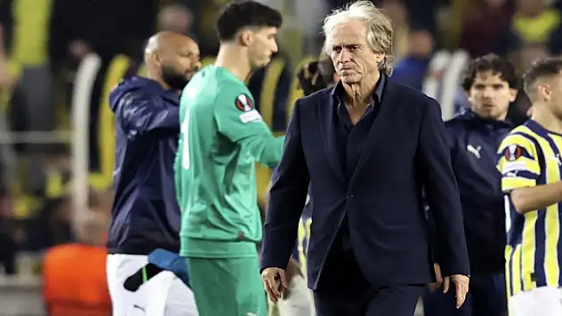 Jorge Jesus'tan Altay Bayındır'a destek