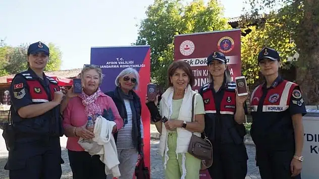 Jandarma Karacasu'da vatandaşları bilgilendirdi