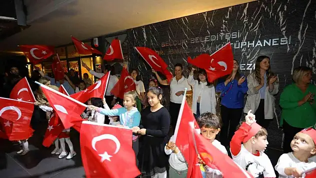 Selçuk'un minik yeteneklerinden cumhuriyet konseri