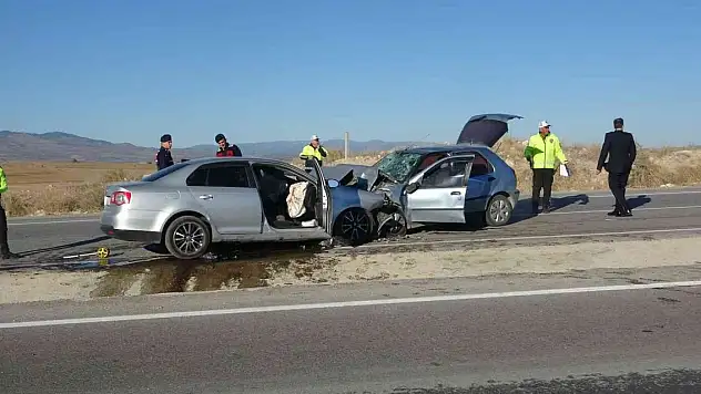 Uşak'ta trafik kazası: 1 ölü, 4 ağır yaralı