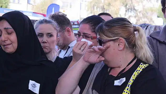 İzmir depreminde hayatlarını kaybedenler gözyaşları ile anıldı